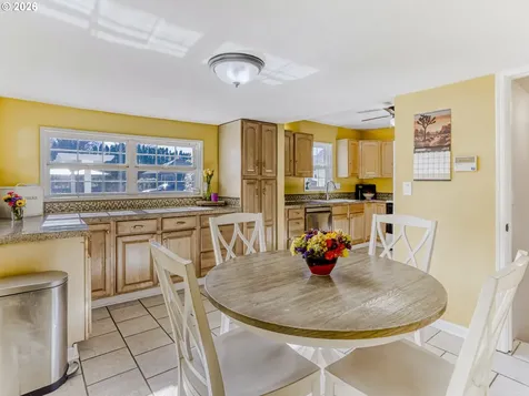 152 NE 5th Avenue Canby OR 97013