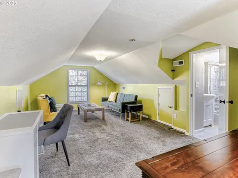 152 NE 5th Avenue Canby OR 97013