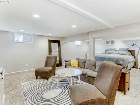 152 NE 5th Avenue Canby OR 97013