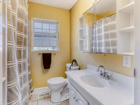 152 NE 5th Avenue Canby OR 97013