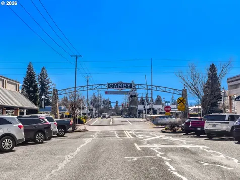 152 NE 5th Avenue Canby OR 97013