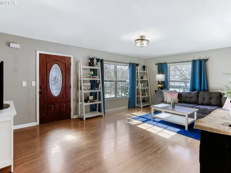152 NE 5th Avenue Canby OR 97013