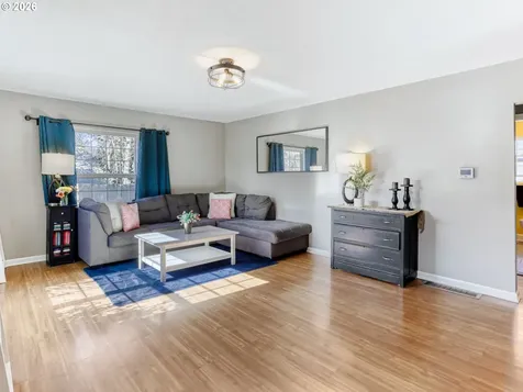 152 NE 5th Avenue Canby OR 97013