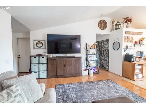 1852 S 60th Street Springfield OR 97478