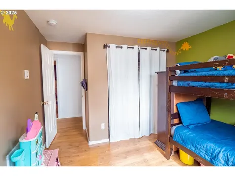 1852 S 60th Street Springfield OR 97478
