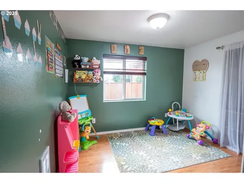 1852 S 60th Street Springfield OR 97478