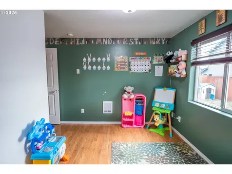1852 S 60th Street Springfield OR 97478