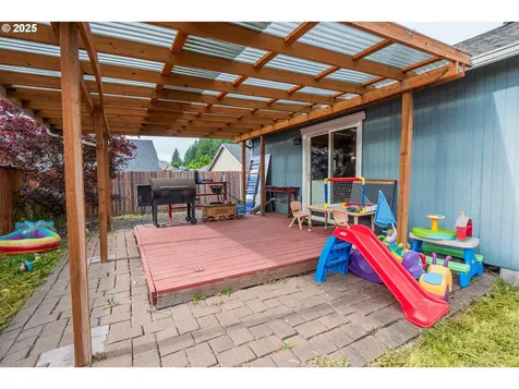 1852 S 60th Street Springfield OR 97478