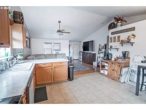 1852 S 60th Street Springfield OR 97478