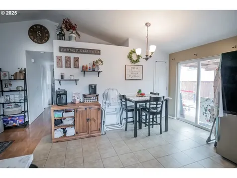 1852 S 60th Street Springfield OR 97478