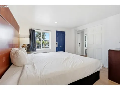 11324 NE Sandy Boulevard Portland OR 97220