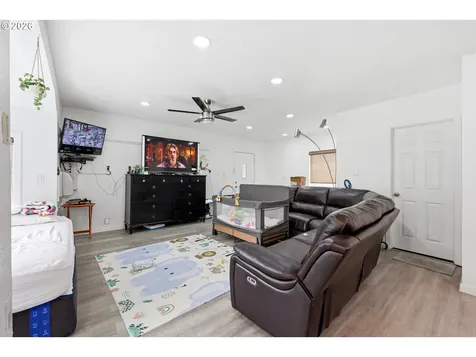 11324 NE Sandy Boulevard Portland OR 97220