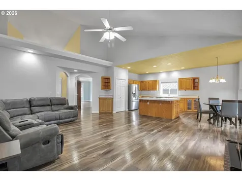11415 SE Highland Loop Clackamas OR 97015