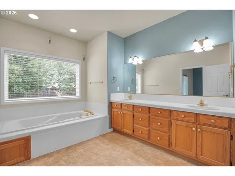 11415 SE Highland Loop Clackamas OR 97015