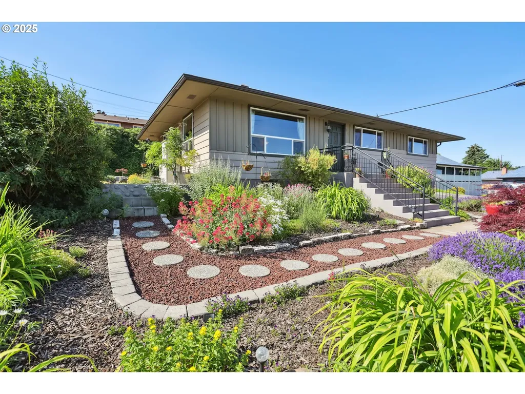 1900 E 10th Street The Dalles OR 97058