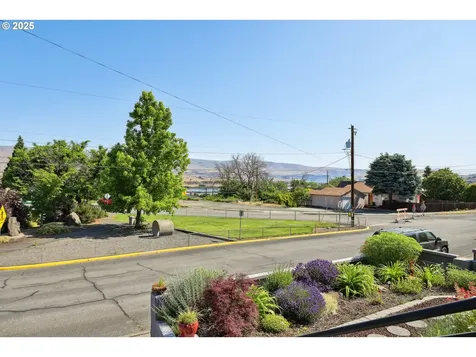 1900 E 10th Street The Dalles OR 97058