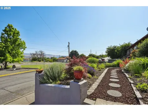 1900 E 10th Street The Dalles OR 97058