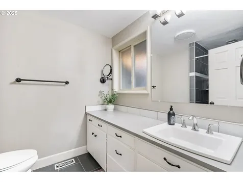 1152 SE 35th Avenue Hillsboro OR 97123