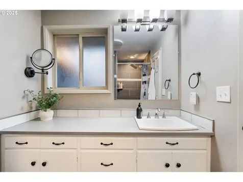1152 SE 35th Avenue Hillsboro OR 97123