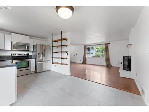 2570 NE Grant Street Hillsboro OR 97124