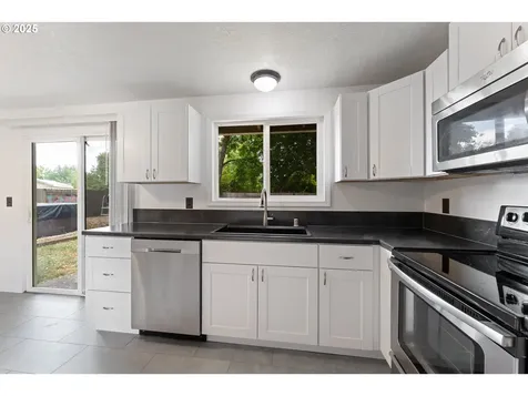 2570 NE Grant Street Hillsboro OR 97124