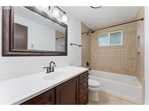 2570 NE Grant Street Hillsboro OR 97124