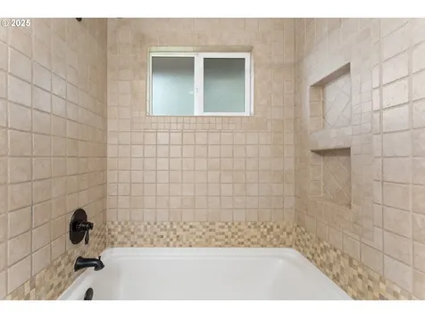 2570 NE Grant Street Hillsboro OR 97124