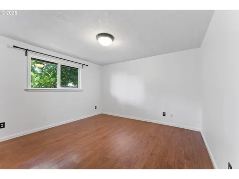 2570 NE Grant Street Hillsboro OR 97124