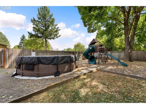 2570 NE Grant Street Hillsboro OR 97124