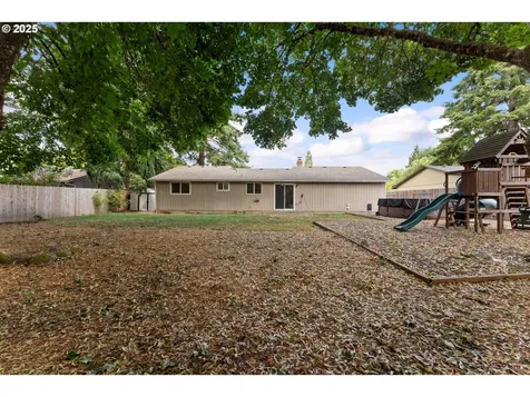 2570 NE Grant Street Hillsboro OR 97124