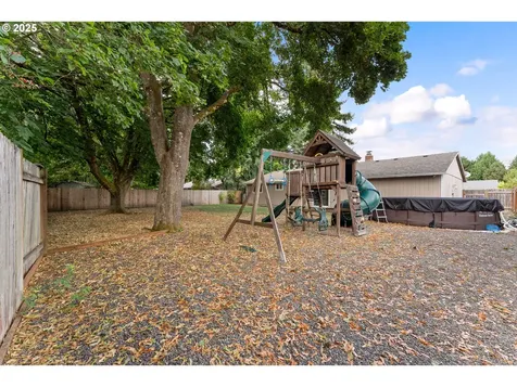 2570 NE Grant Street Hillsboro OR 97124