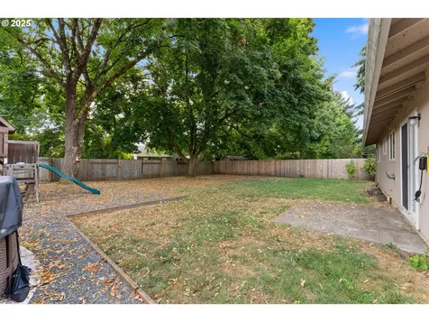 2570 NE Grant Street Hillsboro OR 97124