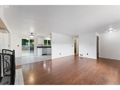 2570 NE Grant Street Hillsboro OR 97124