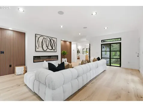 10000 SW 25th Avenue Portland OR 97219