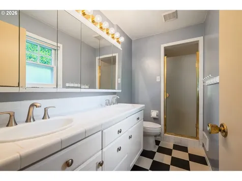 303 E Cedar Lane Longview WA 98632