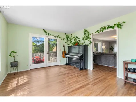 506 17th Street Hood River OR 97031
