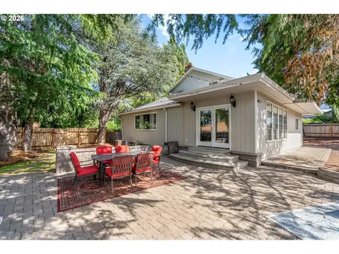 506 17th Street Hood River OR 97031