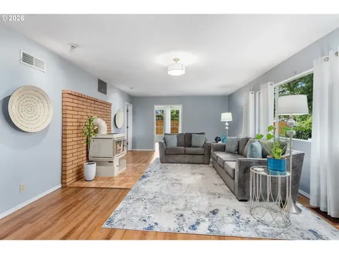 506 17th Street Hood River OR 97031