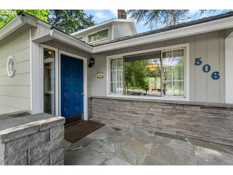 506 17th Street Hood River OR 97031