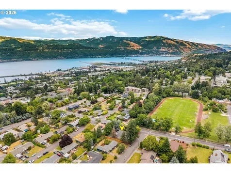 506 17th Street Hood River OR 97031