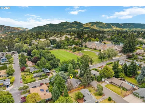 506 17th Street Hood River OR 97031