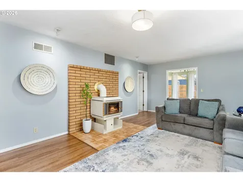 506 17th Street Hood River OR 97031