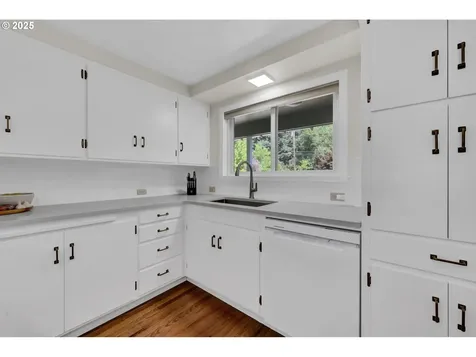 1420 Maclay Drive Eugene OR 97404