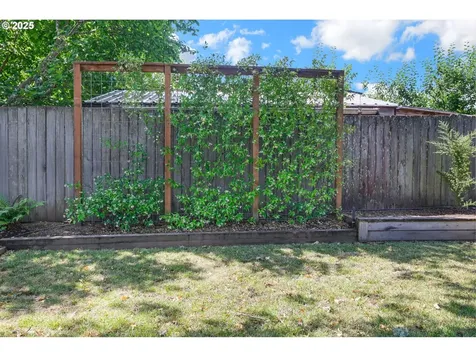 1420 Maclay Drive Eugene OR 97404