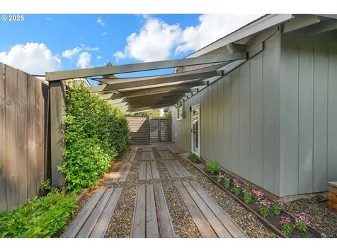 1420 Maclay Drive Eugene OR 97404
