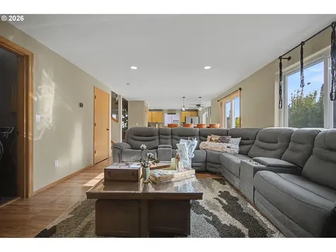620 SE 11th Circle Troutdale OR 97060