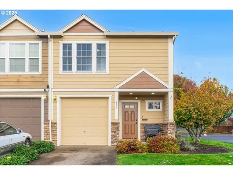 812 NW 3rd Avenue Canby OR 97013