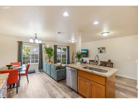 812 NW 3rd Avenue Canby OR 97013