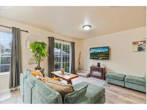 812 NW 3rd Avenue Canby OR 97013