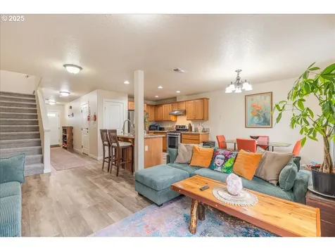 812 NW 3rd Avenue Canby OR 97013